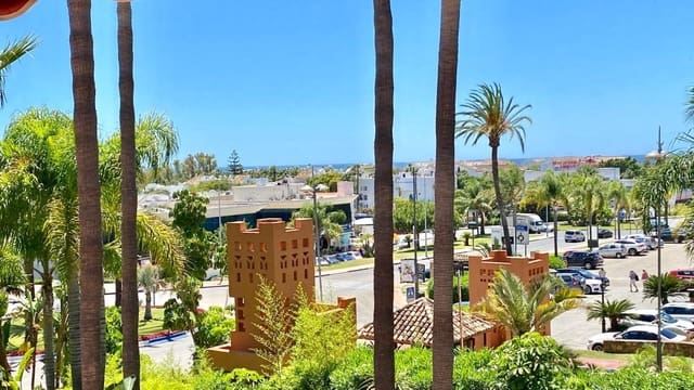 2 sypialnia Penthouse na sprzedaż w Puerto Banus, Marbella z basenem garażem - 995 000 € (Ref: 9425979)