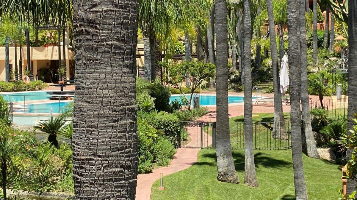 2 quarto Penthouse para venda em Puerto Banus com piscina garagem - 995 000 € (Ref: 9425979)