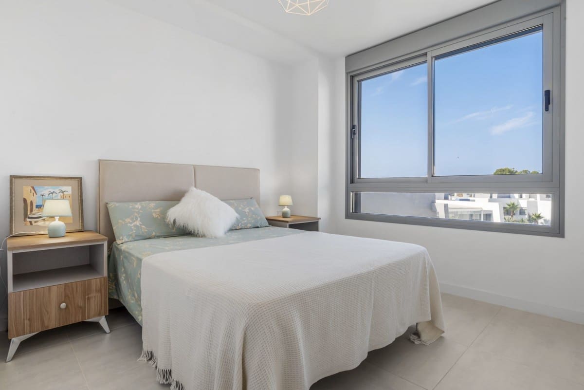 2 sypialnia Penthouse na sprzedaż w Estepona z basenem garażem - 495 000 € (Ref: 9425981)