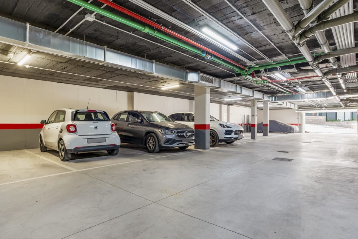 2 sypialnia Penthouse na sprzedaż w Estepona z basenem garażem - 495 000 € (Ref: 9425981)