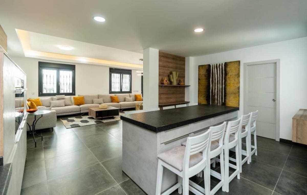 6 makuuhuone Huvila myytävänä paikassa Marbella mukana uima-altaan 
autotalli - 4 495 000 € (Ref: 9425982)