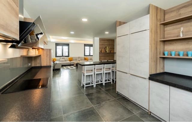 6 makuuhuone Huvila myytävänä paikassa Marbella mukana uima-altaan 
autotalli - 4 495 000 € (Ref: 9425982)