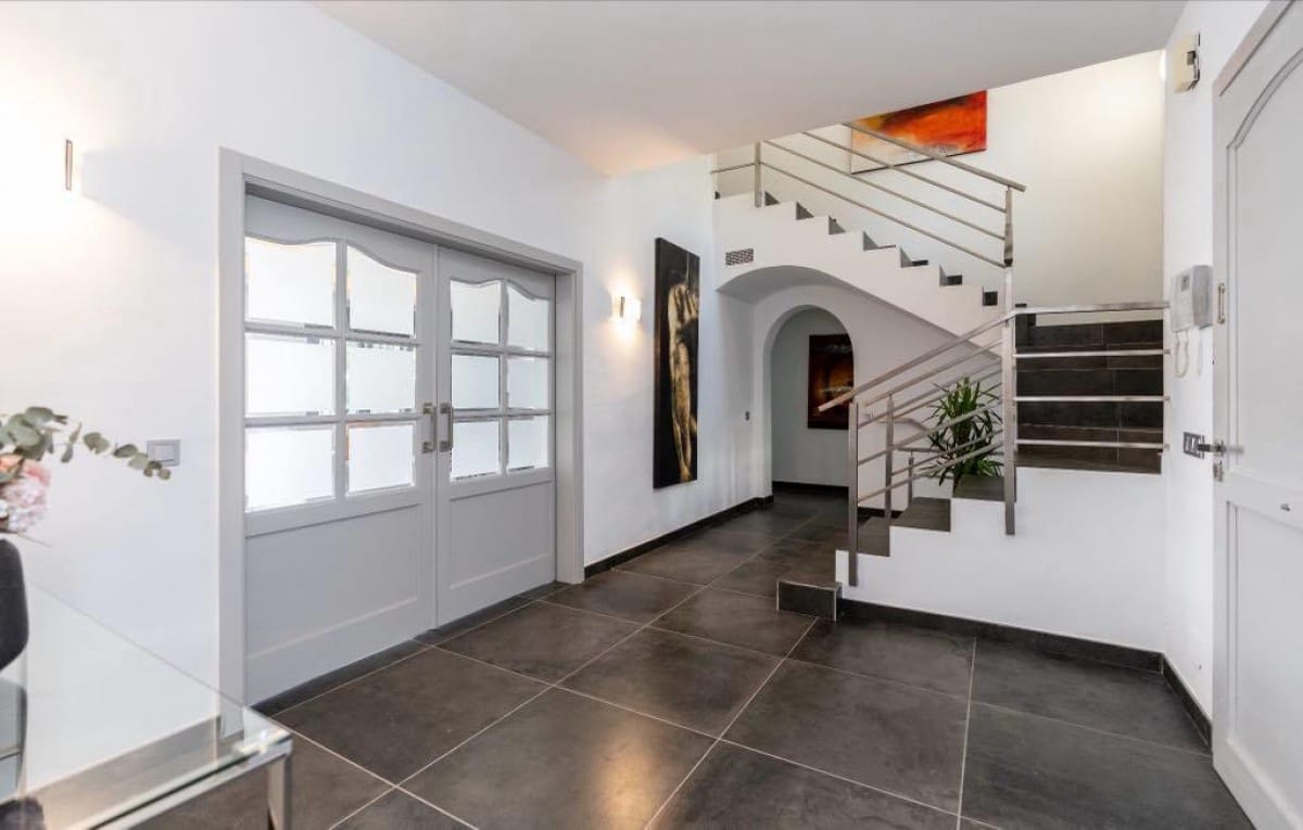 6 makuuhuone Huvila myytävänä paikassa Marbella mukana uima-altaan 
autotalli - 4 495 000 € (Ref: 9425982)