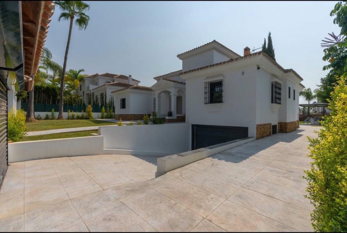 6 makuuhuone Huvila myytävänä paikassa Marbella mukana uima-altaan 
autotalli - 4 495 000 € (Ref: 9425982)