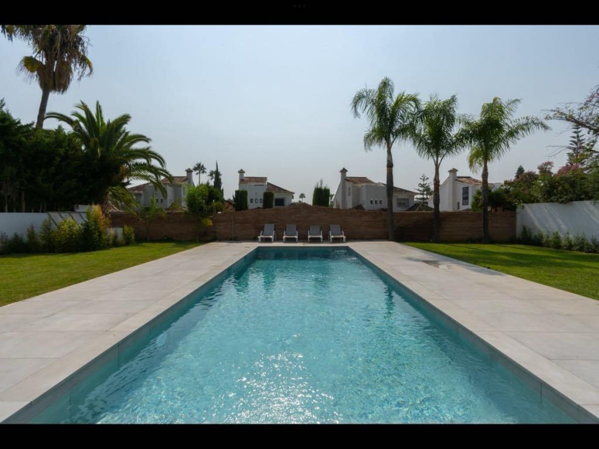 6 makuuhuone Huvila myytävänä paikassa Marbella mukana uima-altaan 
autotalli - 4 495 000 € (Ref: 9425982)