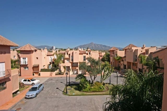 4 quarto Casa em Banda para venda em Nueva Andalucia, Marbella com piscina garagem - 599 000 € (Ref: 9425983)