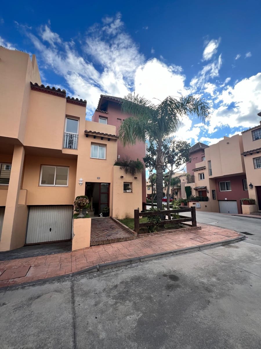 4 camera da letto Casa in vendita in Nueva Andalucia con piscina garage - 599.000 € (Rif: 9425983)