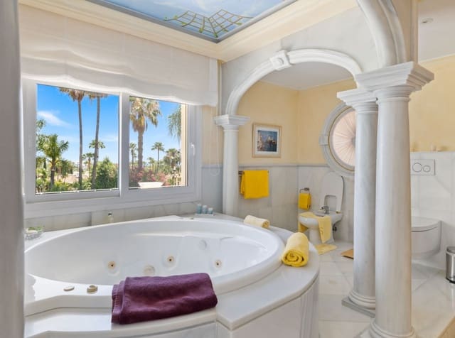 6 quarto Moradia para venda em Nueva Andalucia, Marbella com piscina garagem - 6 900 000 € (Ref: 9425984)