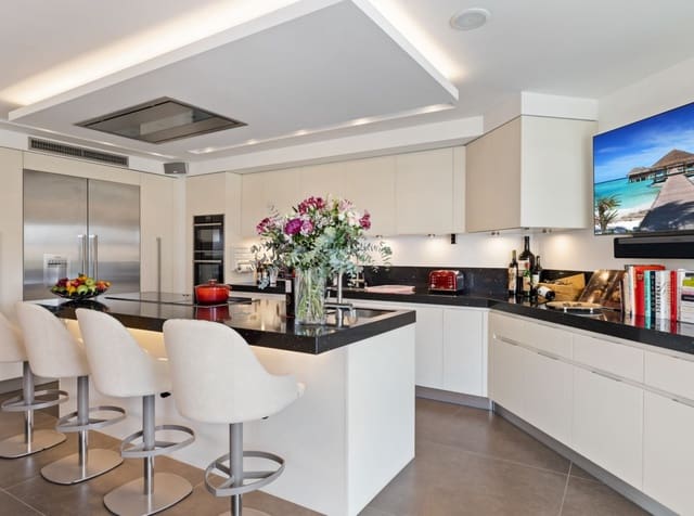 6 quarto Moradia para venda em Nueva Andalucia, Marbella com piscina garagem - 6 900 000 € (Ref: 9425984)