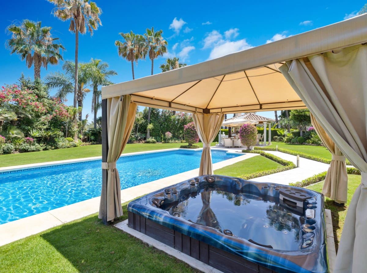 6 soveværelse Villa til salg i Nueva Andalucia med swimmingpool garage - € 6.900.000 (Ref: 9425984)