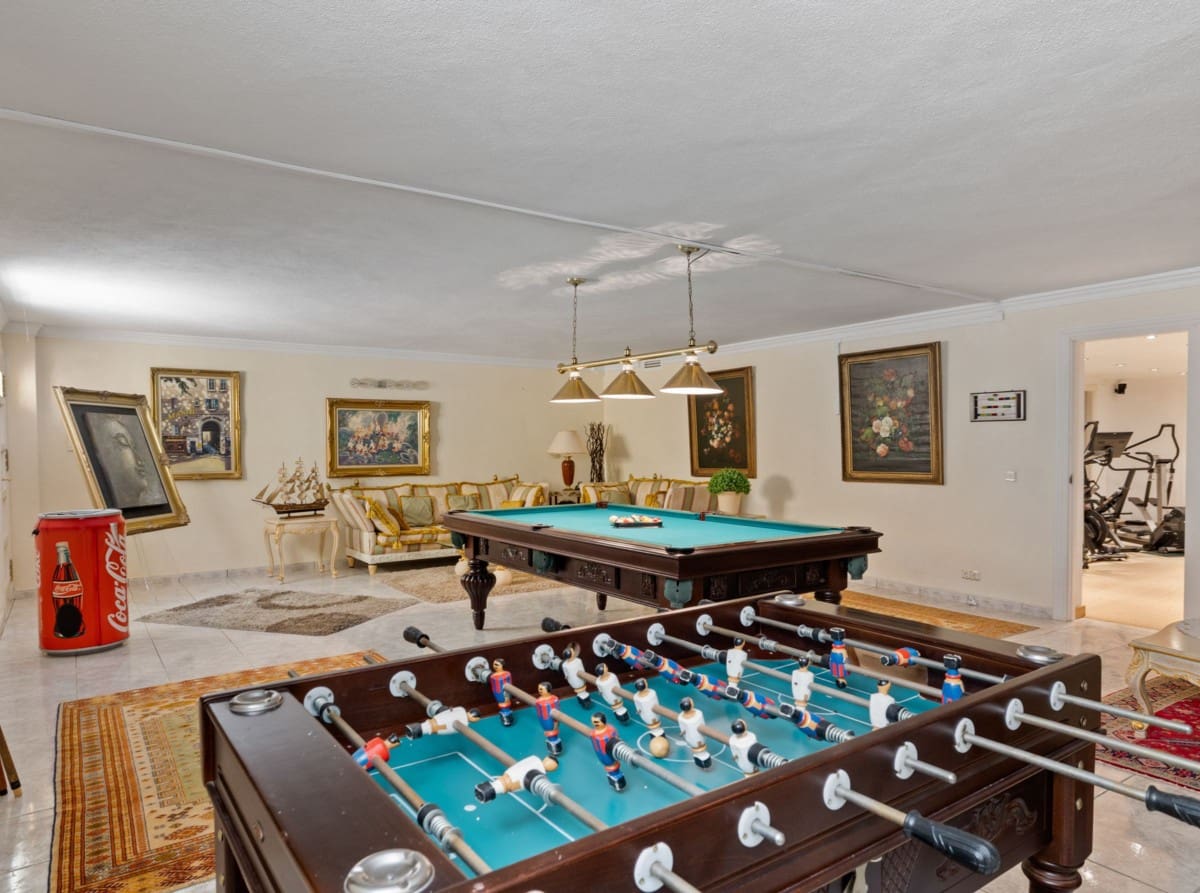 6 soveværelse Villa til salg i Nueva Andalucia med swimmingpool garage - € 6.900.000 (Ref: 9425984)