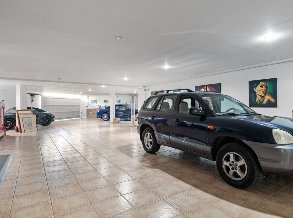 6 soveværelse Villa til salg i Nueva Andalucia med swimmingpool garage - € 6.900.000 (Ref: 9425984)