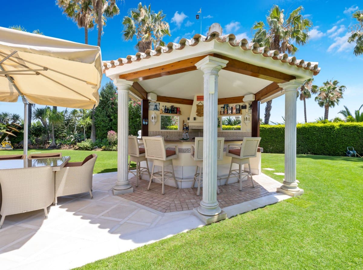 6 soveværelse Villa til salg i Nueva Andalucia med swimmingpool garage - € 6.900.000 (Ref: 9425984)