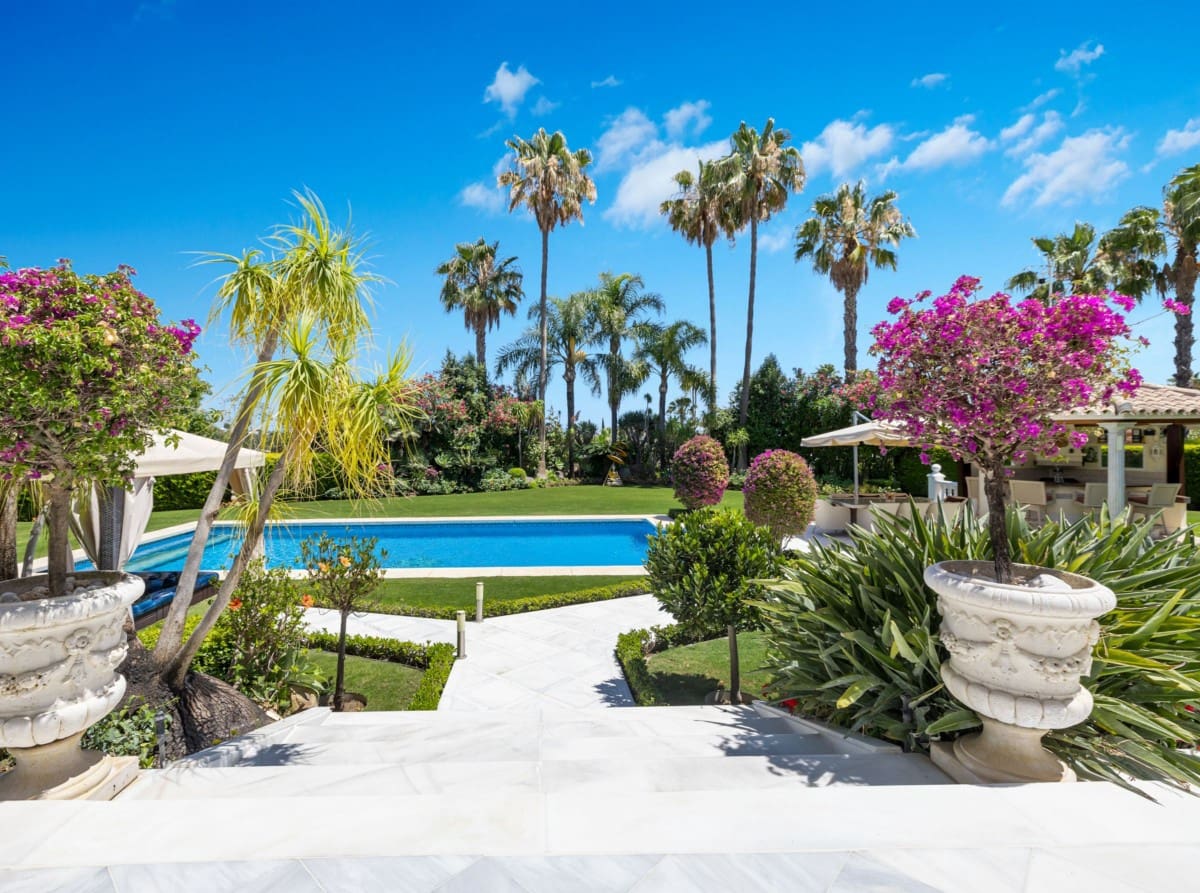 6 soveværelse Villa til salg i Nueva Andalucia med swimmingpool garage - € 6.900.000 (Ref: 9425984)