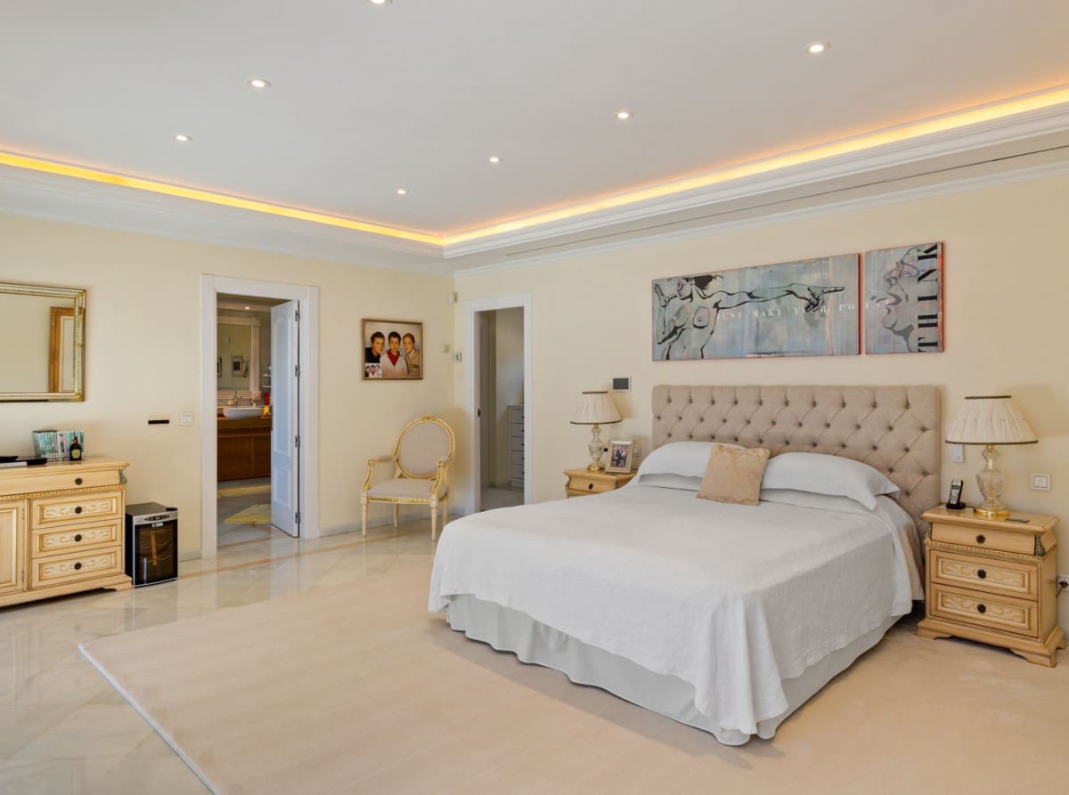 6 soveværelse Villa til salg i Nueva Andalucia med swimmingpool garage - € 6.900.000 (Ref: 9425984)