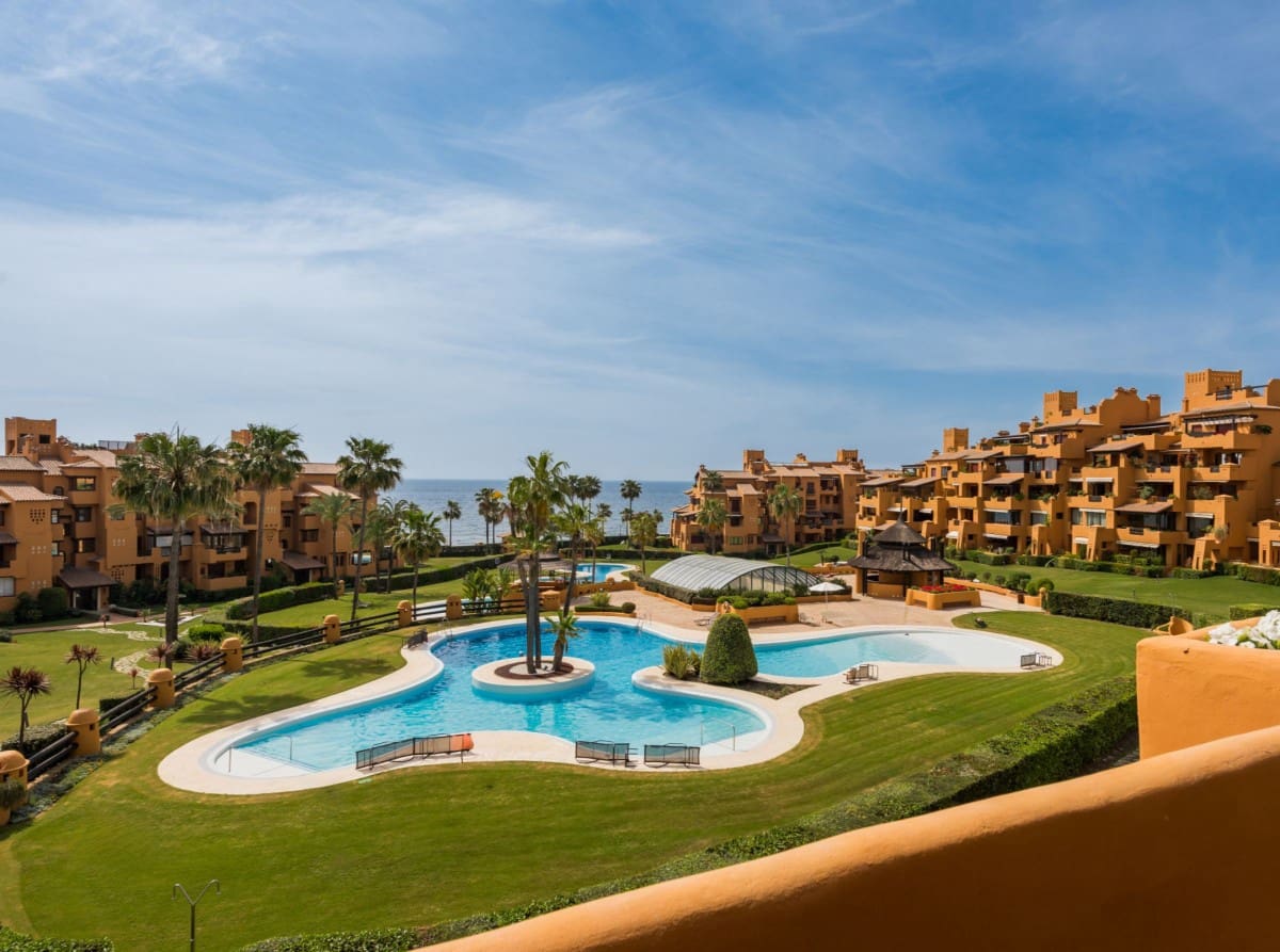 3 soveværelse Lejlighed til salg i Estepona med swimmingpool garage - € 2.395.000 (Ref: 9425986)