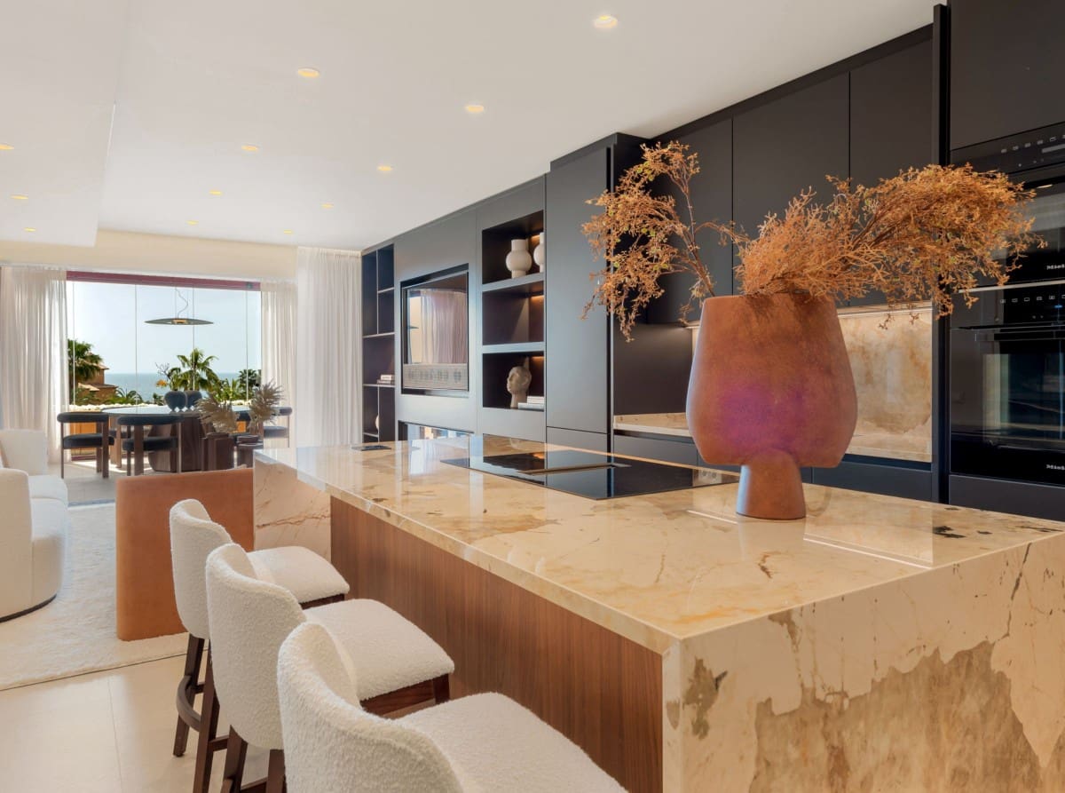 3 soveværelse Lejlighed til salg i Estepona med swimmingpool garage - € 2.395.000 (Ref: 9425986)