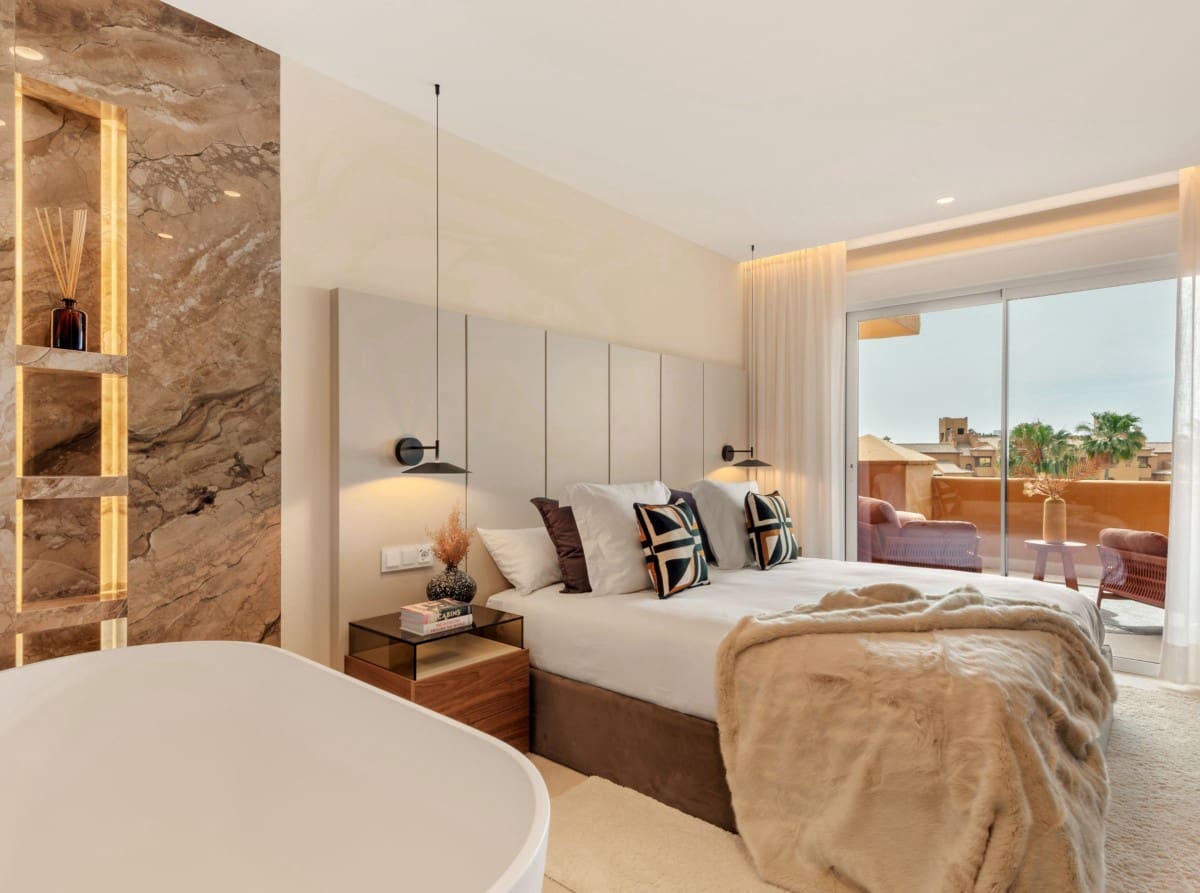 3 soveværelse Lejlighed til salg i Estepona med swimmingpool garage - € 2.395.000 (Ref: 9425986)