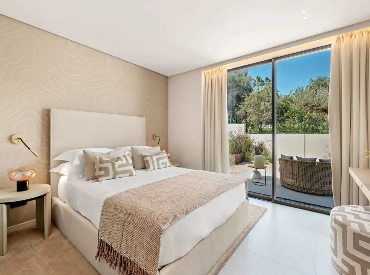 4 slaapkamer Villa te koop in Nueva Andalucia met zwembad garage - € 5.975.000 (Ref: 9425989)