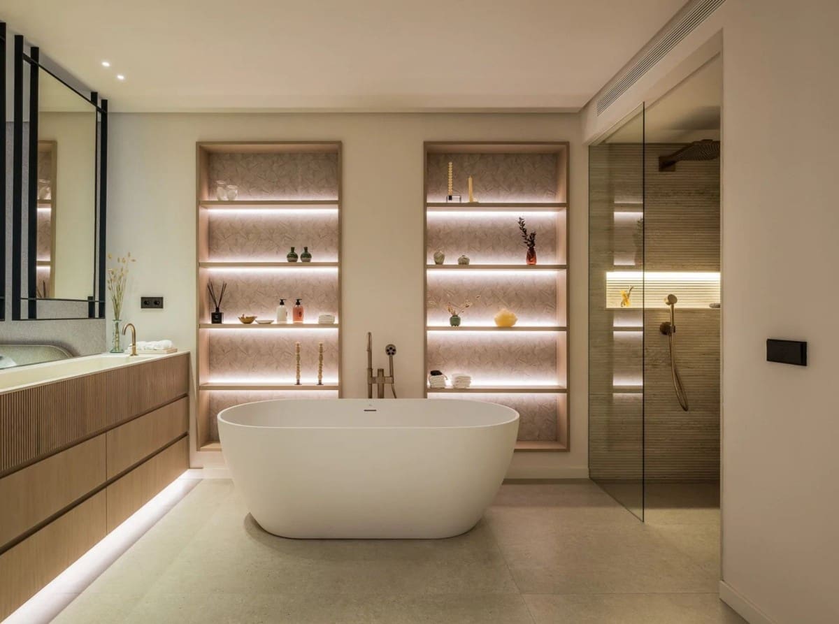 4 slaapkamer Villa te koop in Nueva Andalucia met zwembad garage - € 5.975.000 (Ref: 9425989)