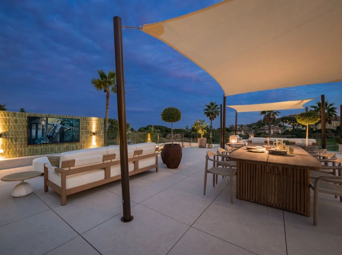 4 slaapkamer Villa te koop in Nueva Andalucia met zwembad garage - € 5.975.000 (Ref: 9425989)