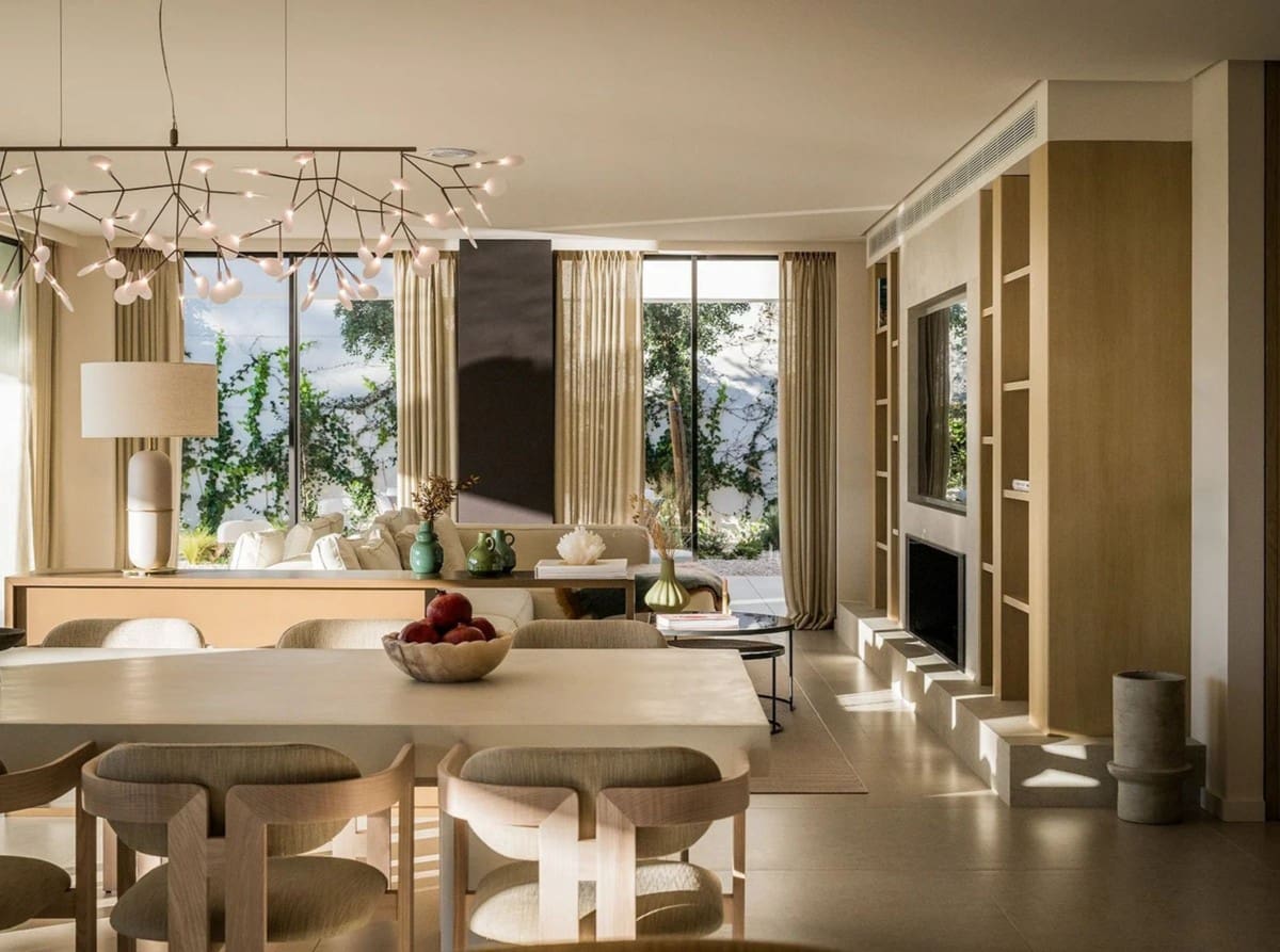 4 slaapkamer Villa te koop in Nueva Andalucia met zwembad garage - € 5.975.000 (Ref: 9425989)