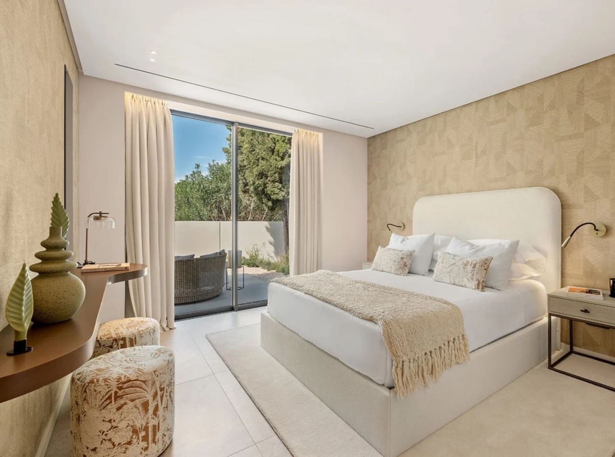 4 slaapkamer Villa te koop in Nueva Andalucia met zwembad garage - € 5.975.000 (Ref: 9425989)