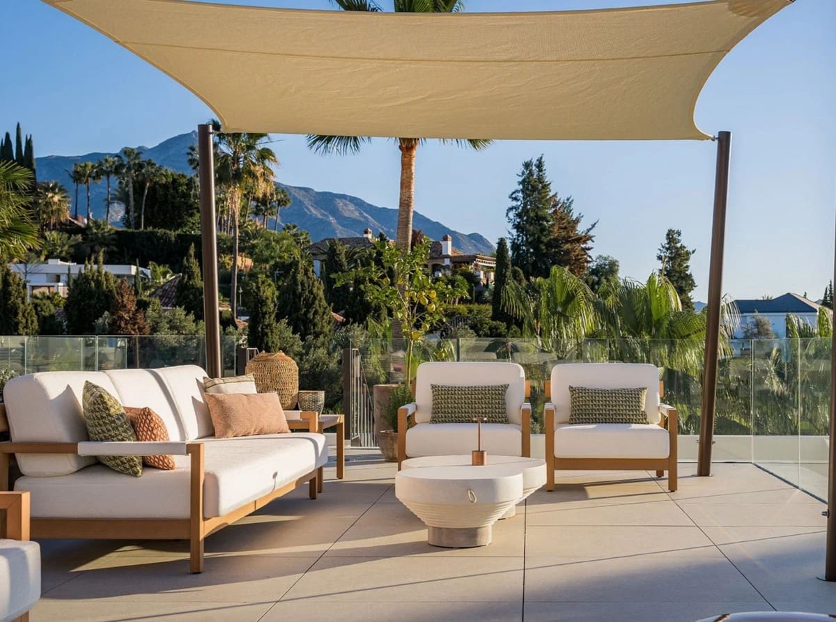 4 slaapkamer Villa te koop in Nueva Andalucia met zwembad garage - € 5.975.000 (Ref: 9425989)