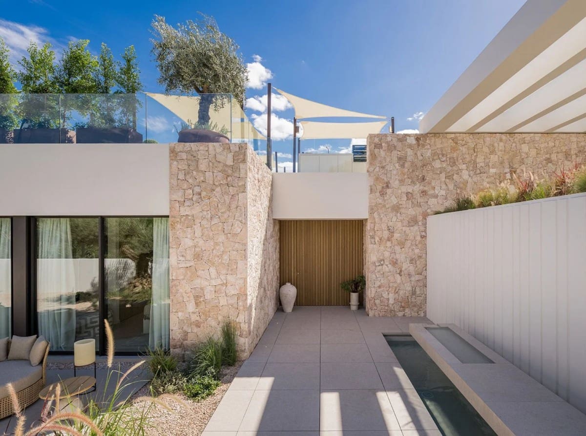 4 slaapkamer Villa te koop in Nueva Andalucia met zwembad garage - € 5.975.000 (Ref: 9425989)