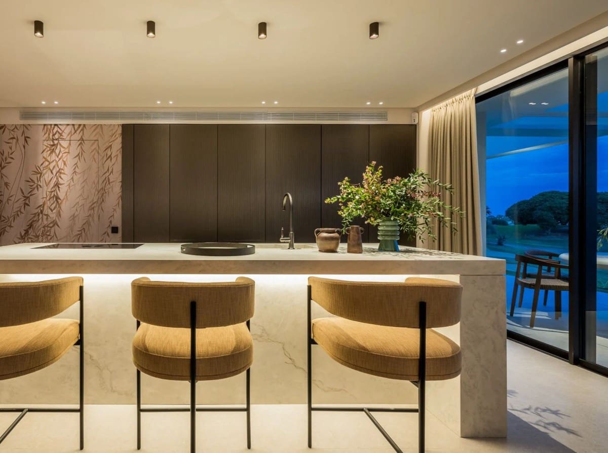 4 slaapkamer Villa te koop in Nueva Andalucia met zwembad garage - € 5.975.000 (Ref: 9425989)