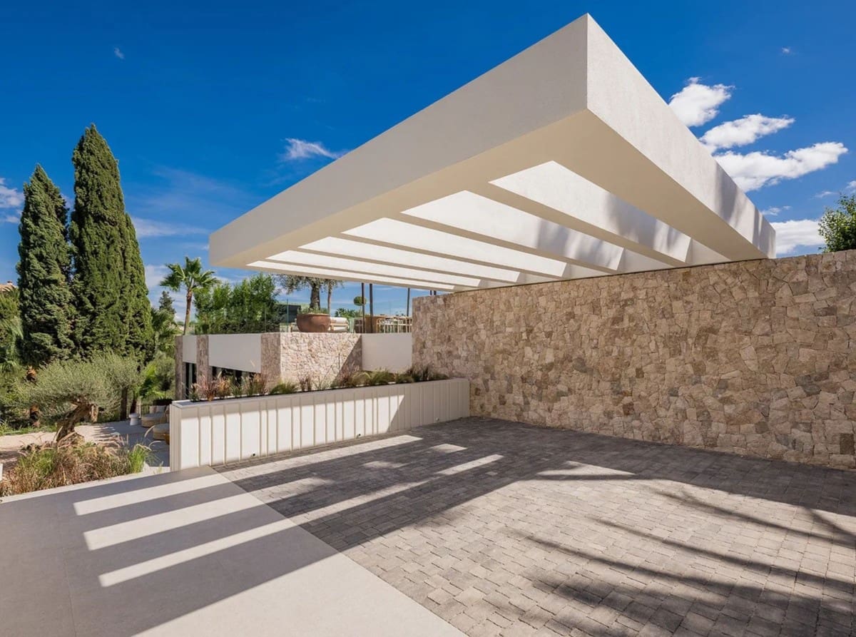 4 slaapkamer Villa te koop in Nueva Andalucia met zwembad garage - € 5.975.000 (Ref: 9425989)