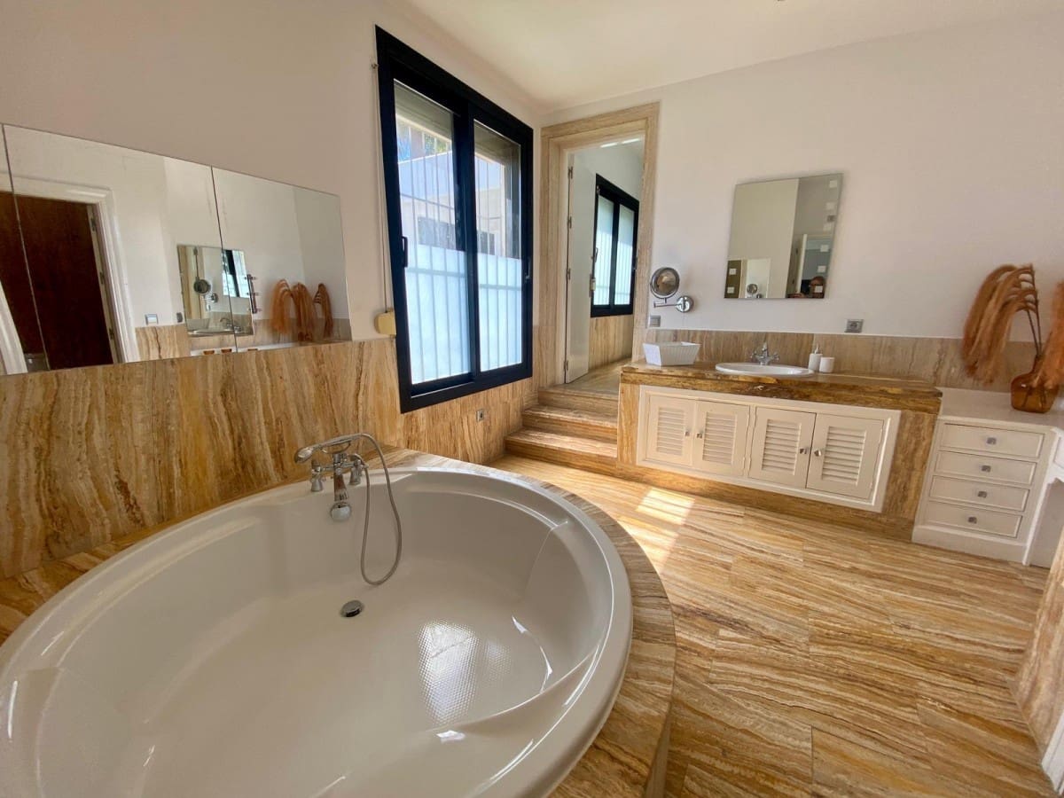 10 quarto Moradia para venda em Marbella com piscina garagem - 2 595 000 € (Ref: 9425995)