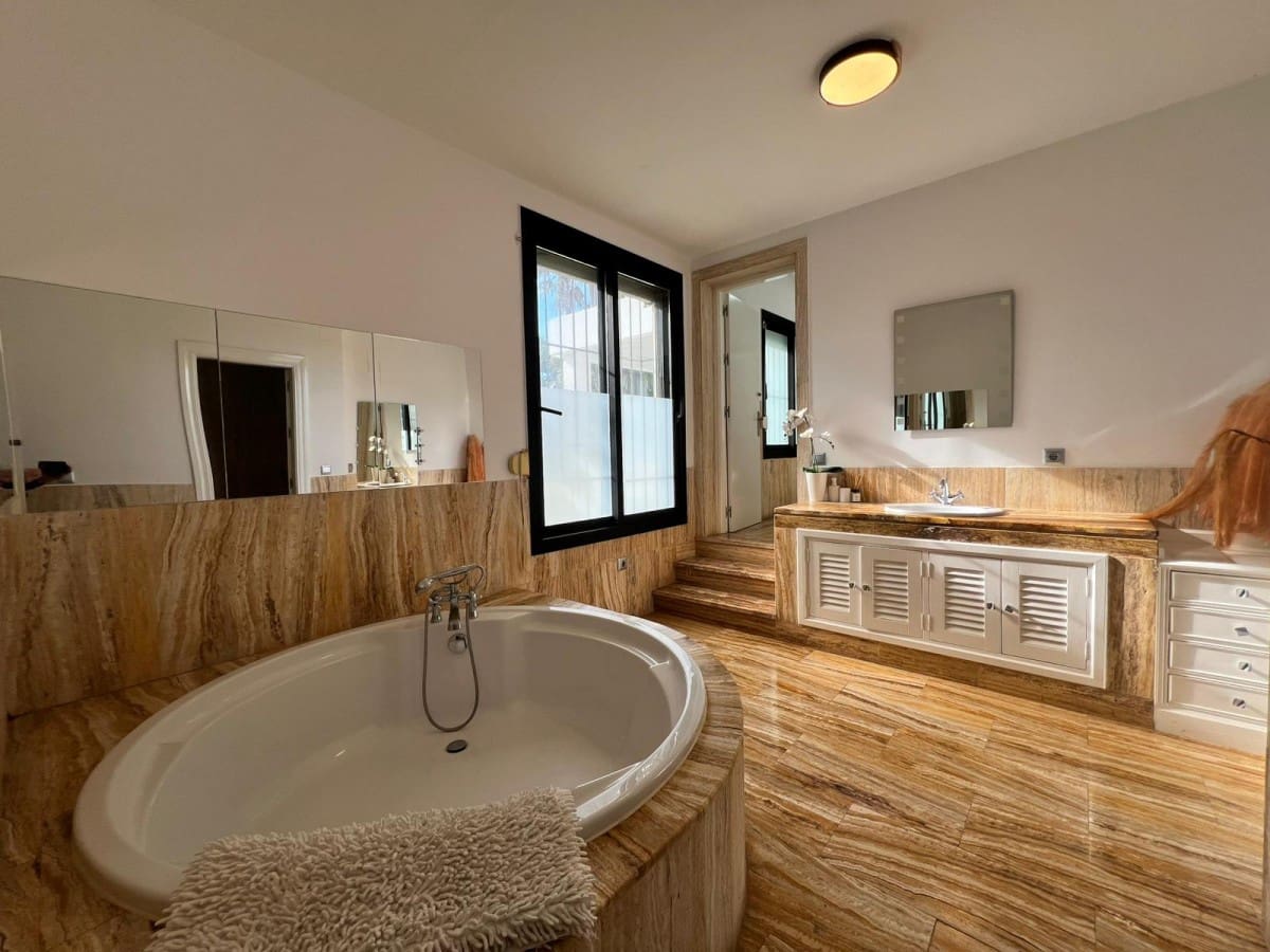 10 quarto Moradia para venda em Marbella com piscina garagem - 2 595 000 € (Ref: 9425995)