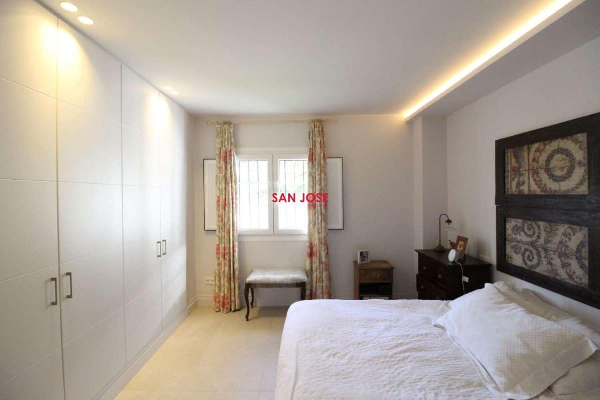 3 soveværelse Lejlighed til salg i Nueva Andalucia med swimmingpool garage - € 850.000 (Ref: 9425999)