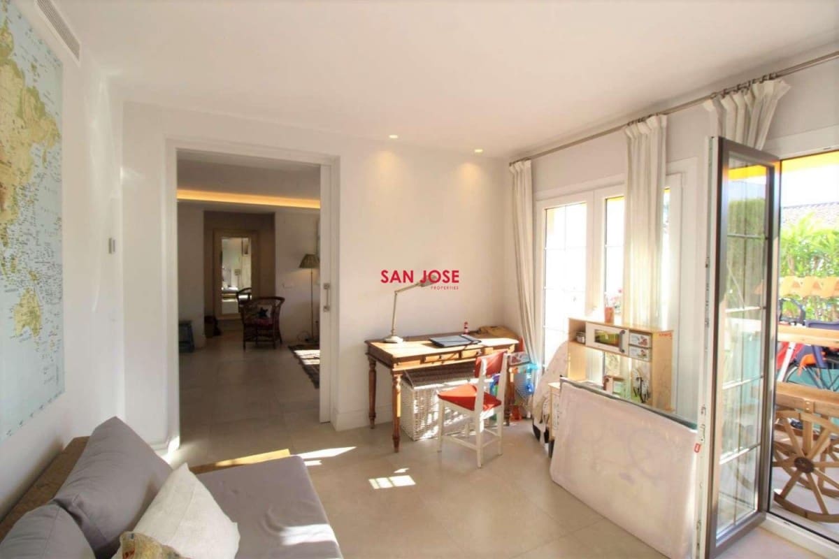 3 soveværelse Lejlighed til salg i Nueva Andalucia med swimmingpool garage - € 850.000 (Ref: 9425999)