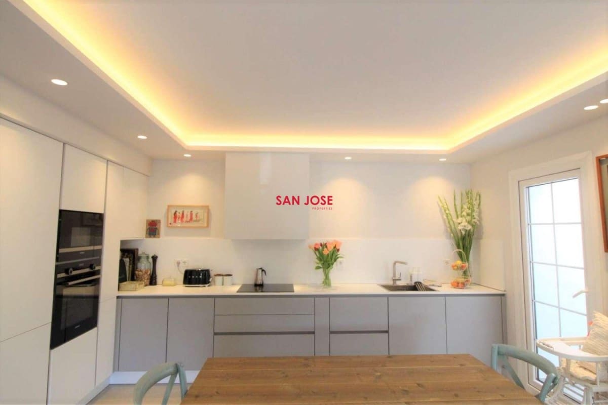 3 soveværelse Lejlighed til salg i Nueva Andalucia med swimmingpool garage - € 850.000 (Ref: 9425999)