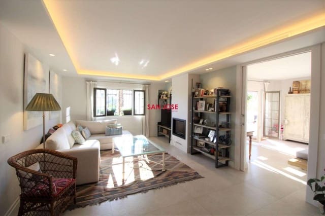 3 soveværelse Lejlighed til salg i Nueva Andalucia, Marbella med swimmingpool garage - € 850.000 (Ref: 9425999)