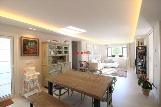 3 soveværelse Lejlighed til salg i Nueva Andalucia, Marbella med swimmingpool garage - € 850.000 (Ref: 9425999)