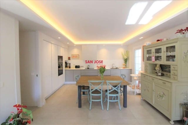 3 soveværelse Lejlighed til salg i Nueva Andalucia, Marbella med swimmingpool garage - € 850.000 (Ref: 9425999)