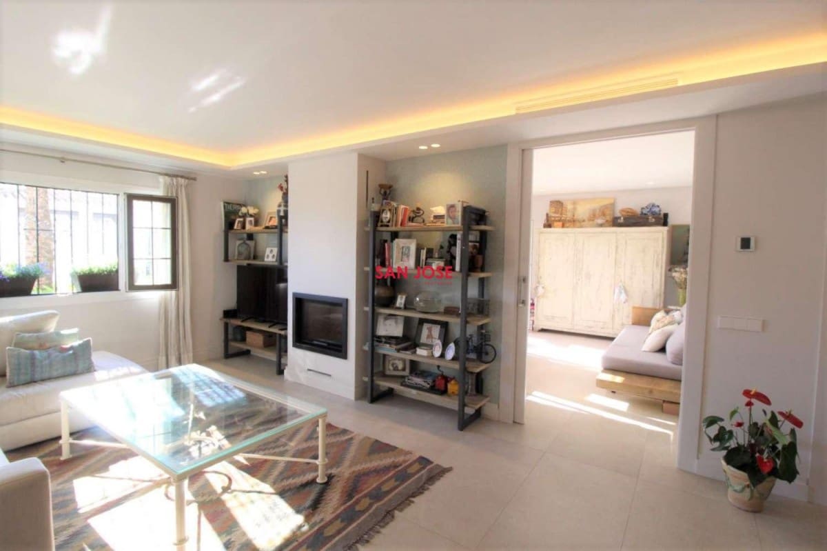 3 soveværelse Lejlighed til salg i Nueva Andalucia med swimmingpool garage - € 850.000 (Ref: 9425999)