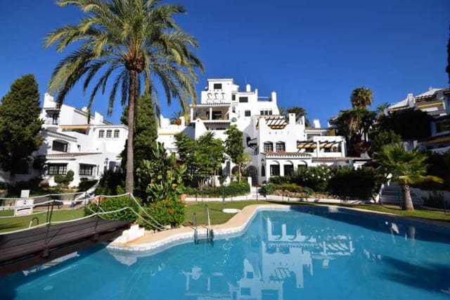 3 soveværelse Lejlighed til salg i Nueva Andalucia, Marbella med swimmingpool garage - € 850.000 (Ref: 9425999)
