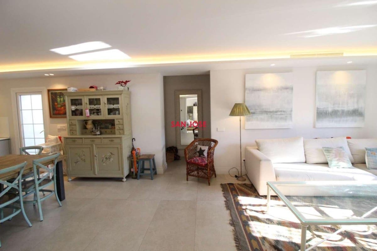 3 soveværelse Lejlighed til salg i Nueva Andalucia med swimmingpool garage - € 850.000 (Ref: 9425999)