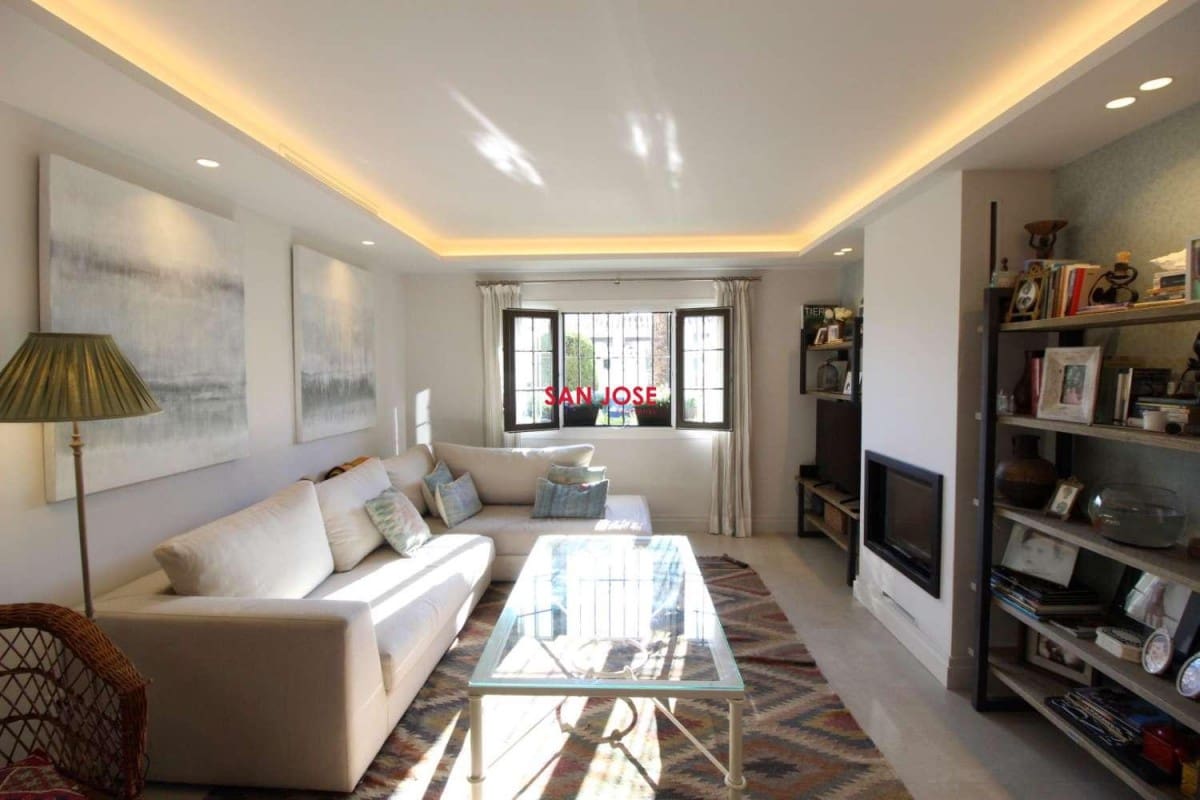 3 soveværelse Lejlighed til salg i Nueva Andalucia med swimmingpool garage - € 850.000 (Ref: 9425999)