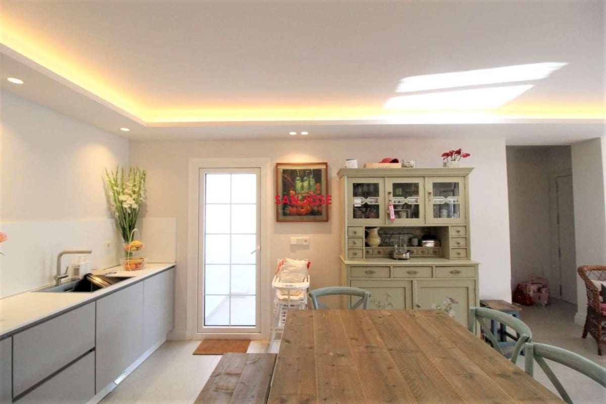 3 soveværelse Lejlighed til salg i Nueva Andalucia med swimmingpool garage - € 850.000 (Ref: 9425999)