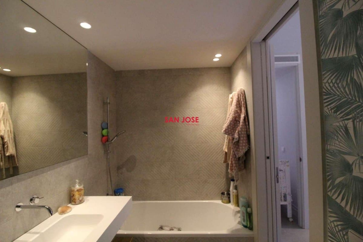 3 soveværelse Lejlighed til salg i Nueva Andalucia med swimmingpool garage - € 850.000 (Ref: 9425999)