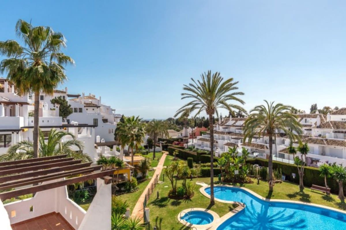 3 soveværelse Lejlighed til salg i Nueva Andalucia med swimmingpool garage - € 850.000 (Ref: 9425999)