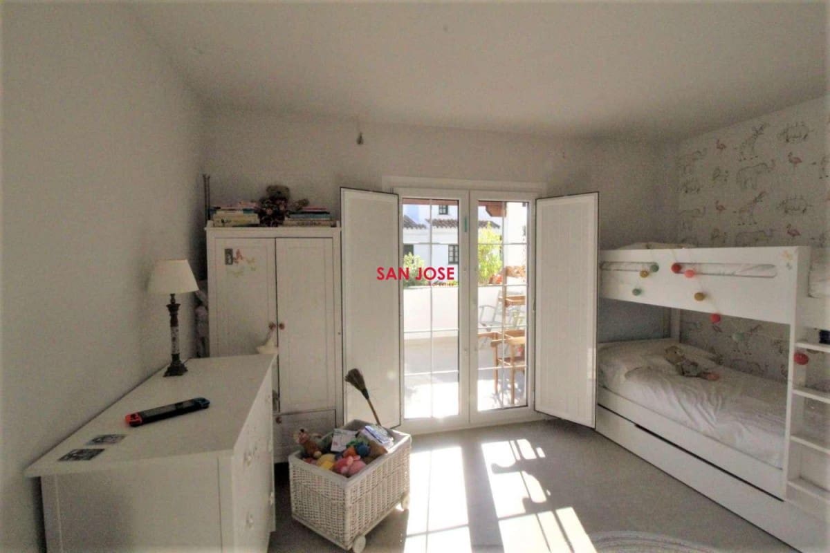 3 soveværelse Lejlighed til salg i Nueva Andalucia med swimmingpool garage - € 850.000 (Ref: 9425999)