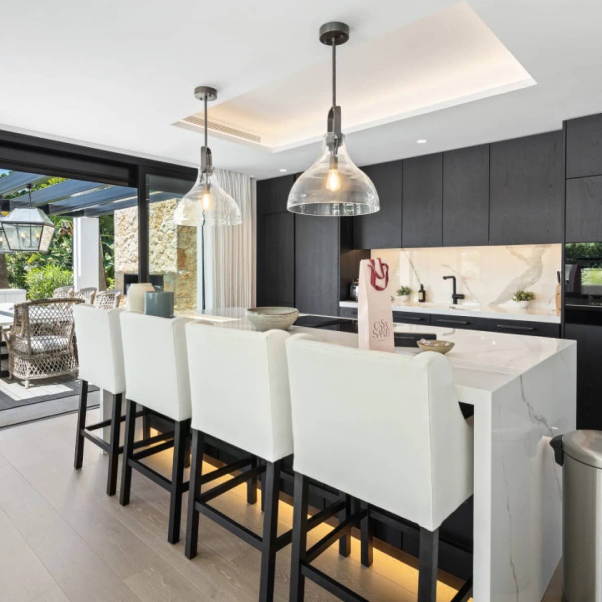 5 makuuhuone Huvila myytävänä paikassa Nueva Andalucia mukana uima-altaan 
autotalli - 6 950 000 € (Ref: 9426001)