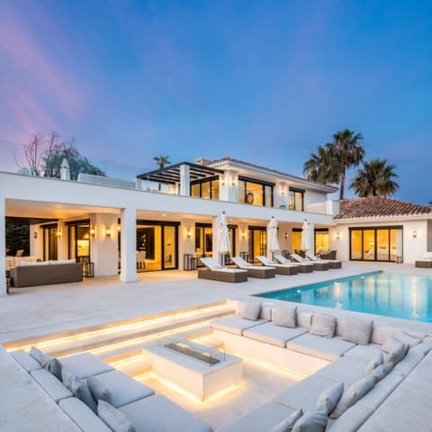 5 makuuhuone Huvila myytävänä paikassa Nueva Andalucia, Marbella mukana uima-altaan 
autotalli - 6 950 000 € (Ref: 9426001)