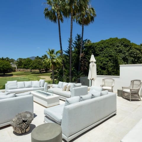 5 makuuhuone Huvila myytävänä paikassa Nueva Andalucia, Marbella mukana uima-altaan 
autotalli - 6 950 000 € (Ref: 9426001)